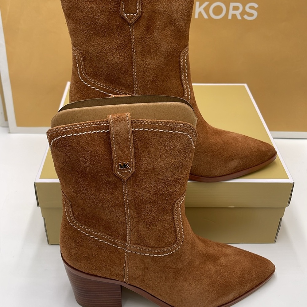 Michael Kors WAVERLY HEELED BOOTIE JUNGLE SUEDE
49F4WVME6S
LUGGAGE - Picture 2 of 16